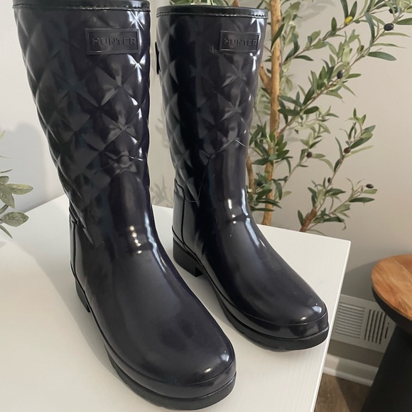 Hunter boots. Size 6. Never worn. Blueish purple. - Picture 1 of 2